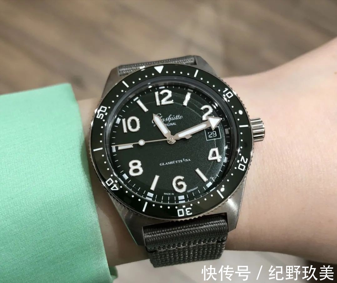 格拉苏蒂|潜水表如何进阶?彩色最好带点金?