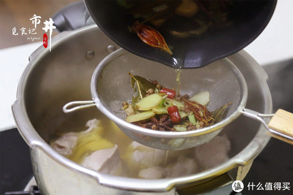 小吃来了 篇二十七:五花肉做的“压板肉”,70岁老奶奶吃得直夸,酥烂入味,可真香啊