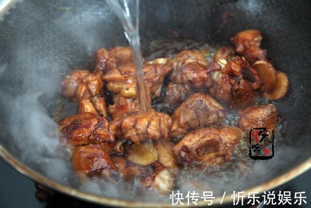 这道菜，我家隔三差五吃，简简单单焖1盘，孩子能吃2碗米饭