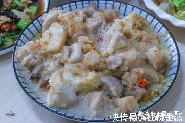 辣椒炒牛肉|堂姐过生日,妈妈花一百多块钱做了一桌菜,大伙都吃嗨了!