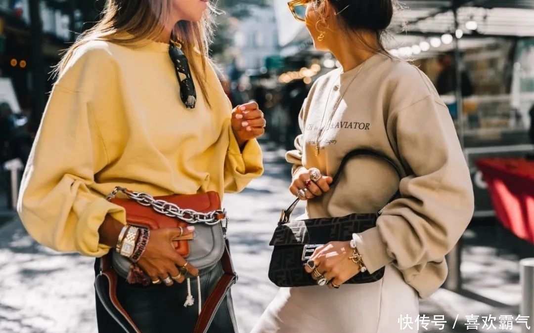 卫衣+半裙=早春最火混搭套路,时髦又有女人味!!