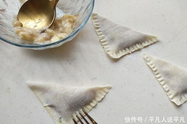 混沌皮别包猪肉了,包点水果粗粮做点心,酥脆香甜,咬一口满嘴香