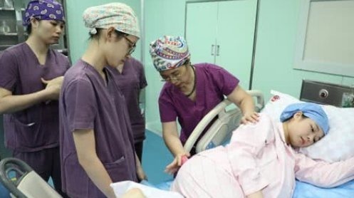 分娩|孕妇分娩时,这4个“愚蠢”的行为别做,每一个都让医生反感