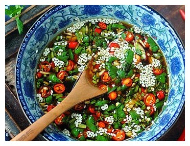 大厨教你万能凉拌汁的做法，香辣开胃，拌什么凉菜都好吃