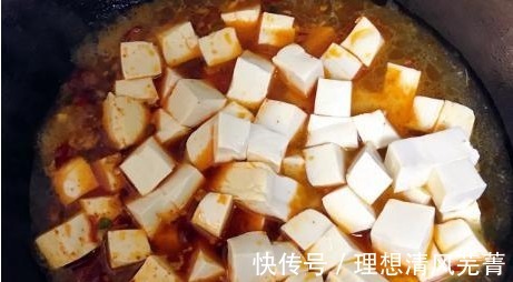 正确做法|红烧豆腐时,有人先煎有人直接炖,教你正确做法,豆腐更入味!
