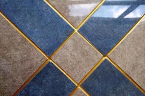 瓷砖不要直接做美缝，清洗工作不能忽视，清理干净才有好效果