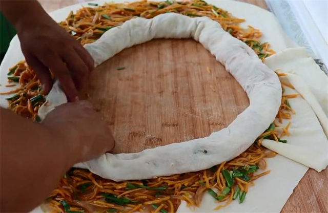 陕西|教你在家做陕西特色小吃滋卷,皮薄如纸,越吃越香,做法超简单