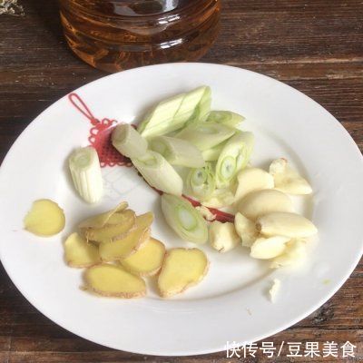 常吃|最常吃的家常菜，还属#夏日开胃餐#特色盐焗鸡最诱人
