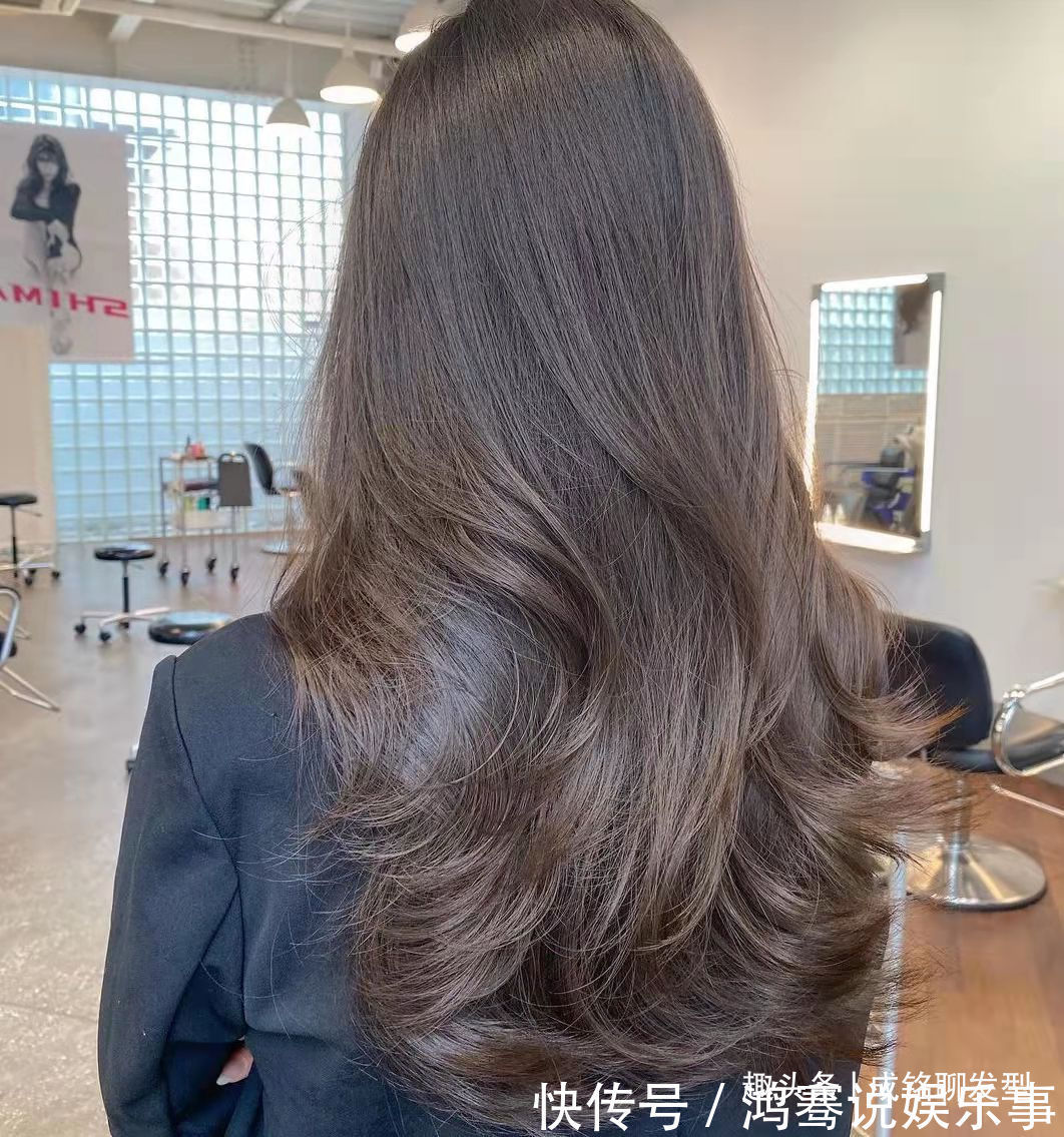 羊毛卷 入秋后很火的发型发色,显白瘦脸让你颜值爆表,时髦精们请收藏