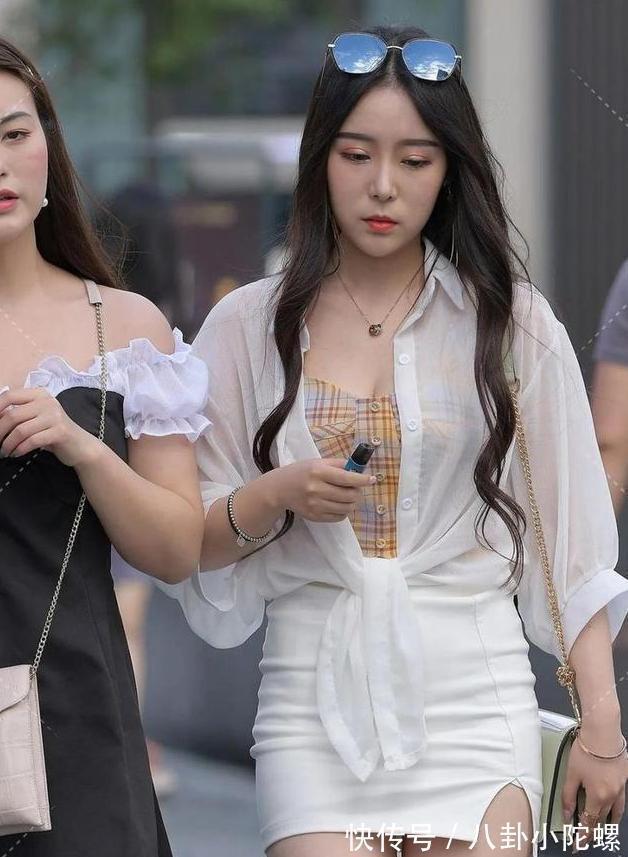 a495 纯白色网纱雪纺衫搭配超紧身小短裙,骨感迷人,尽显大长腿