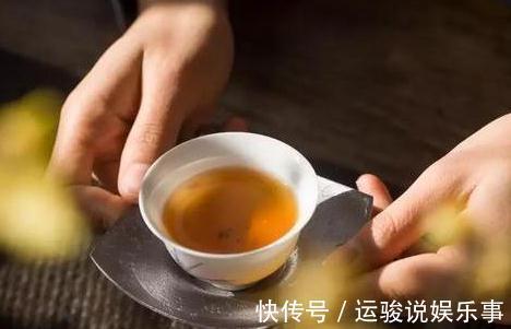 饮水|吸烟喝酒的人,常喝茶好还是喝白开水好?为健康,还是清楚的好