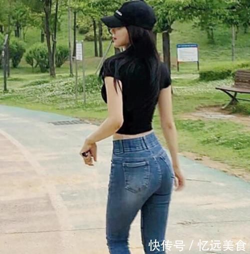 牛仔裤 美女模特:牛仔裤彰显小清新的气质,穿出格调气质,时尚帅气