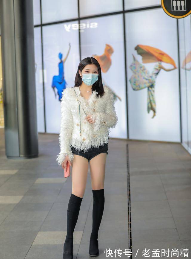 魅力 高跟鞋的魅力在于,搭配起来可优雅可甜心,一双长腿尽显身材比例