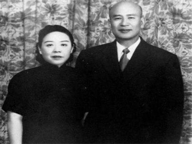 29岁结婚，夫妻相处32年却不同床，难言之隐的苦楚，晚年她才公布