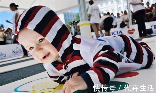 父母|宝宝抬头太早不是好事,父母别当发育快沾沾自喜,可能是异常信号