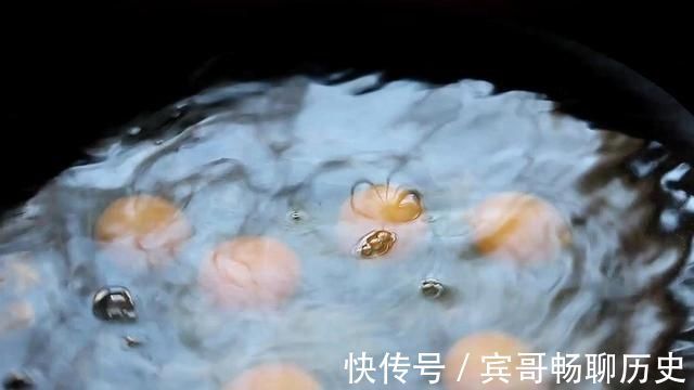 做法|荷包蛋这做法头一次见,又快速又不散开,一次做6个,太香了