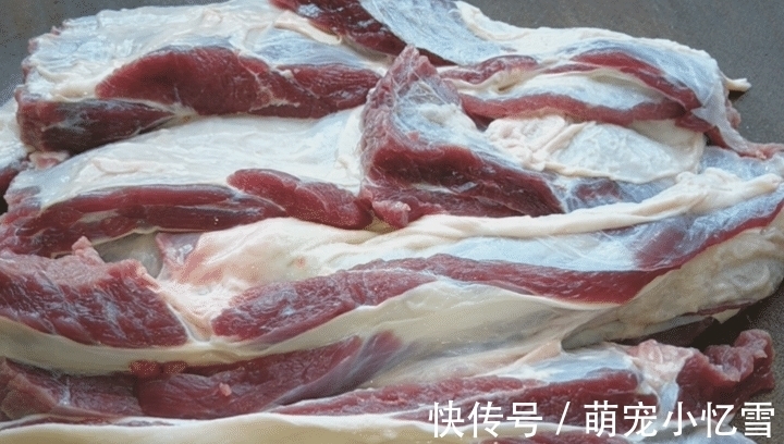 冬天,遇到此肉要多吃,简单一煮,鲜嫩入味,上桌家人都爱吃