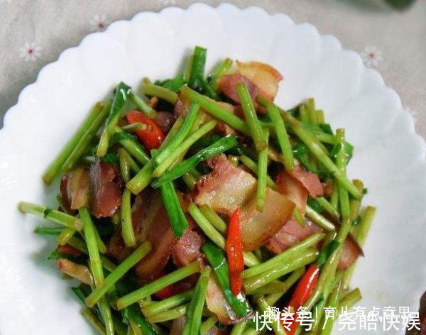 这菜比泻药刮油，每天吃2次，排出毒素，瘦出小蛮腰，穿啥都漂亮