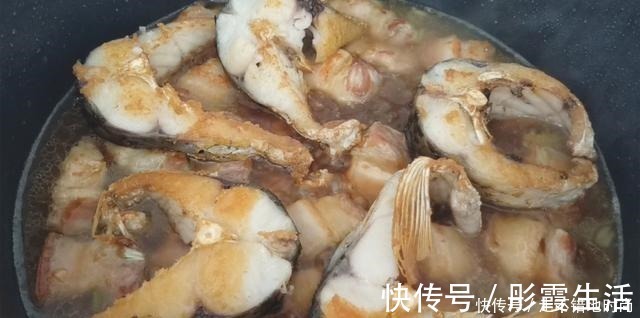 鱼香肉|草鱼加一块肉，学会这一个新吃法，饭店都吃不到的味道，好吃下饭