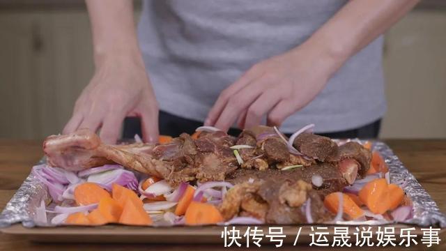 吃肉|羊腿在家这样烤，不膻也不腥，大口吃肉，特过瘾