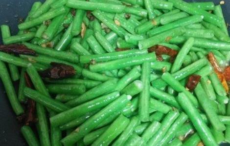 大厨|豆角别再直接下锅炒，大厨教你再加一步，豆角鲜嫩爽脆特好吃！
