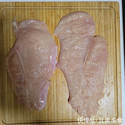 记住这几个小技巧！新手也能做蒜香鸡排