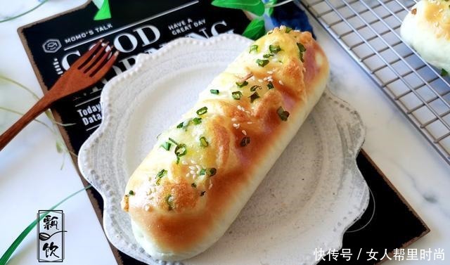 美味面包也能做之有易,简单一卷,撒上料,咸甜有度,早餐的挚爱