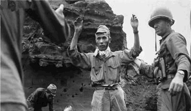 投降|二战后,日本士兵投降回老家,妻子如何迎接他们的