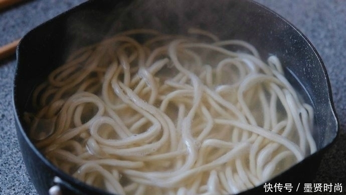 卫生|自己做炒面 既好吃也不油腻,做法简单,干净卫生, 面条筋道
