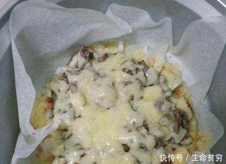 老公把鸡蛋打进电饭锅和米一起煮, 15分钟后,锅都被家人舔干净了