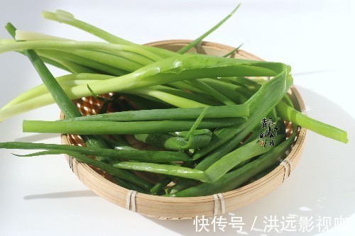 粗粮|不用早起也能吃到,粗粮发面早餐饼,加点菜叶如此煎,味道真是好