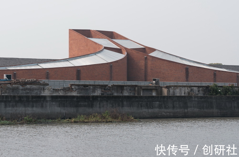 彩平|陶仓艺术中心/裸筑更新