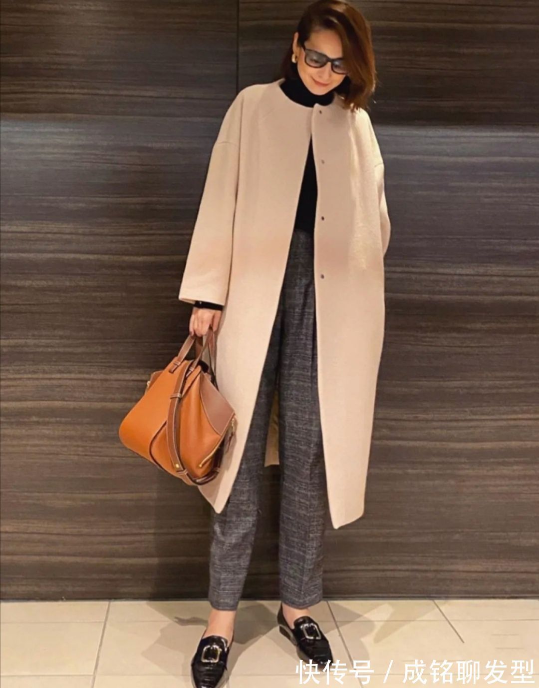 颜色|今年流行一种穿搭,叫“长大衣+九分裤”,四五十岁穿显瘦又减龄