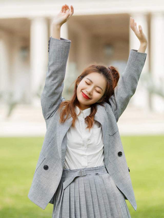 衣橱|气质女神衣橱里必备的衣服款式,西服和连衣裙,不光百搭还高级