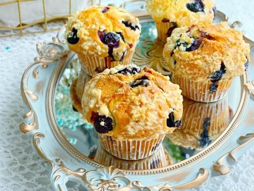 美味|10分钟搞定,爆浆蓝莓麦芬蛋糕,外酥里软又美味,秒杀蛋糕店