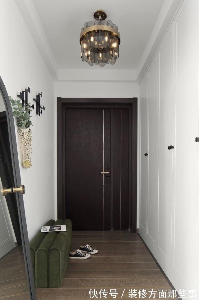 玄关|143平三居室要怎么装修才出其不意,选择复古风格准没错!