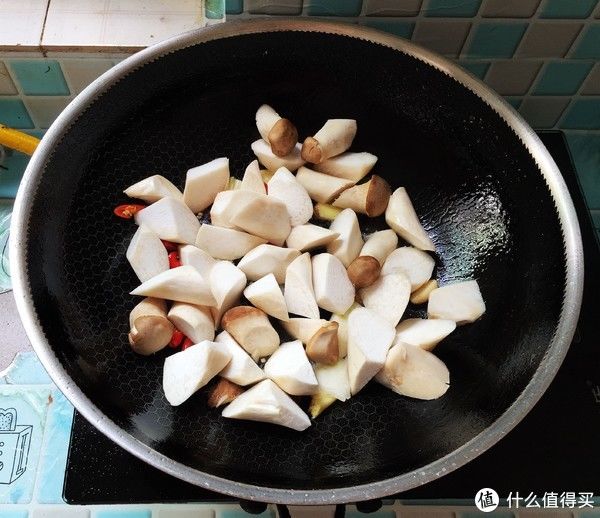 明日冬至,这2样菜一起炖一锅,鲜香滋补又美味,暖身补气不怕冷