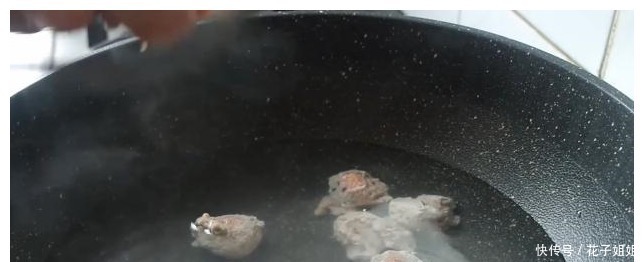 青菜|这样做的肉丸子滑嫩有嚼劲,简单又营养,全家爱吃,汤都喝完!
