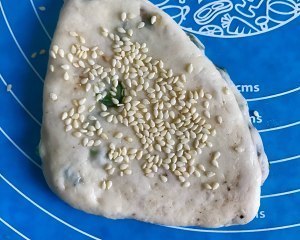 这种三角饼卖的都很贵,教您在家做,外酥里软,咬一口酥掉渣