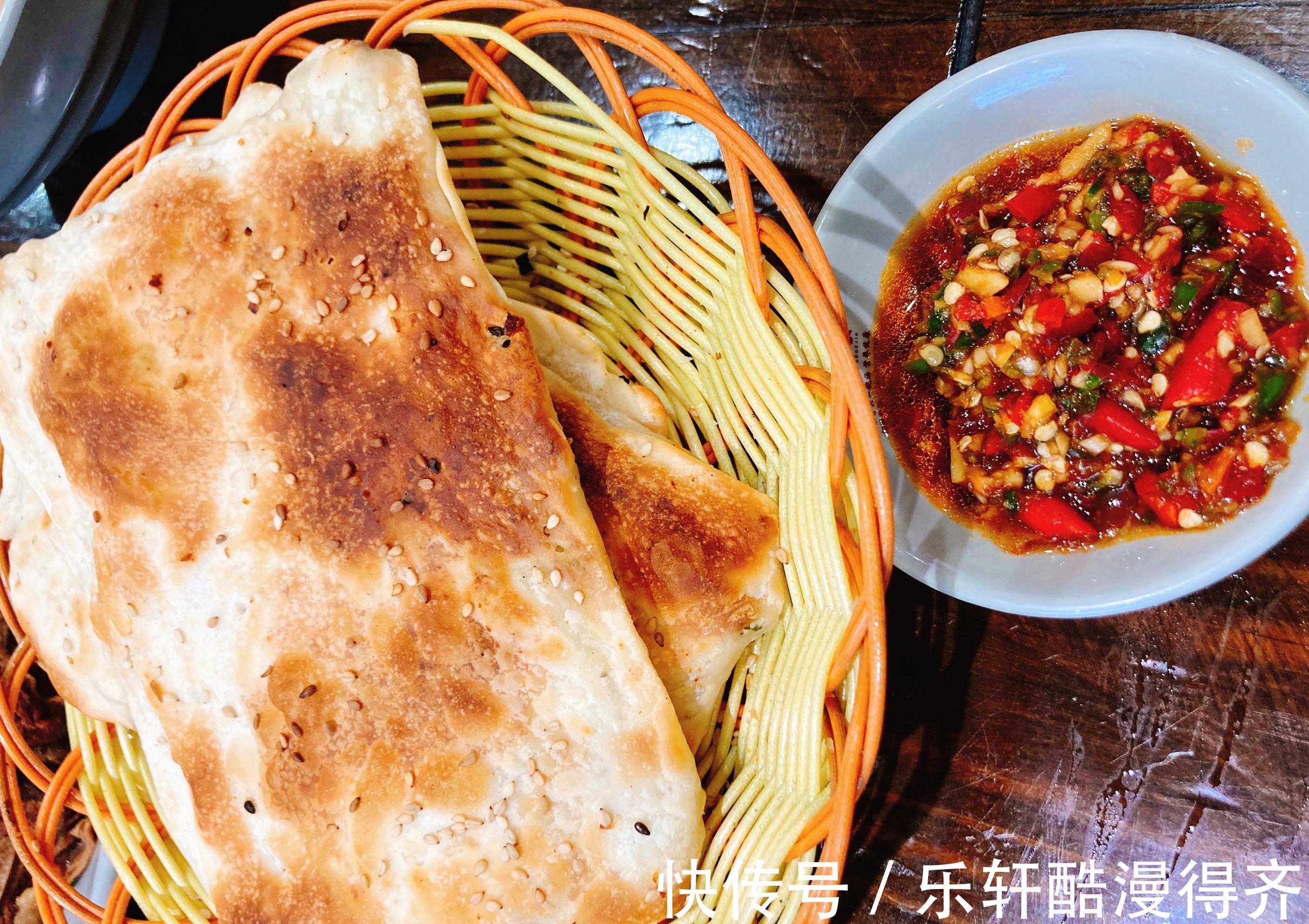 烧饼|淮南牛肉汤店里烧饼夹辣椒，滋味太足了！