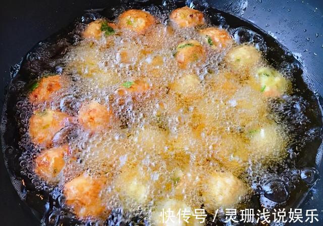 面粉|炸丸子时,切记直接加面粉!大厨教你这样做,丸子香酥又好吃
