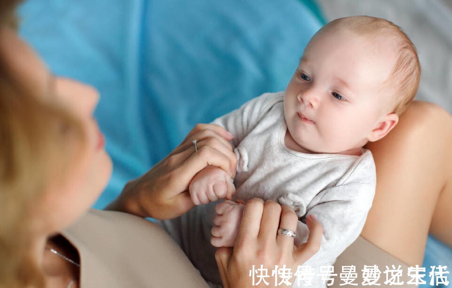 锻炼|这样陪两个月婴儿玩耍,不仅促进大脑和身体发育,还拉近亲子关系