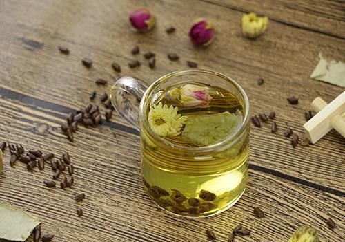 心脑血管|血压高，不能喝浓茶？提示：稳定血压，平时尽量少吃3物，多做4事