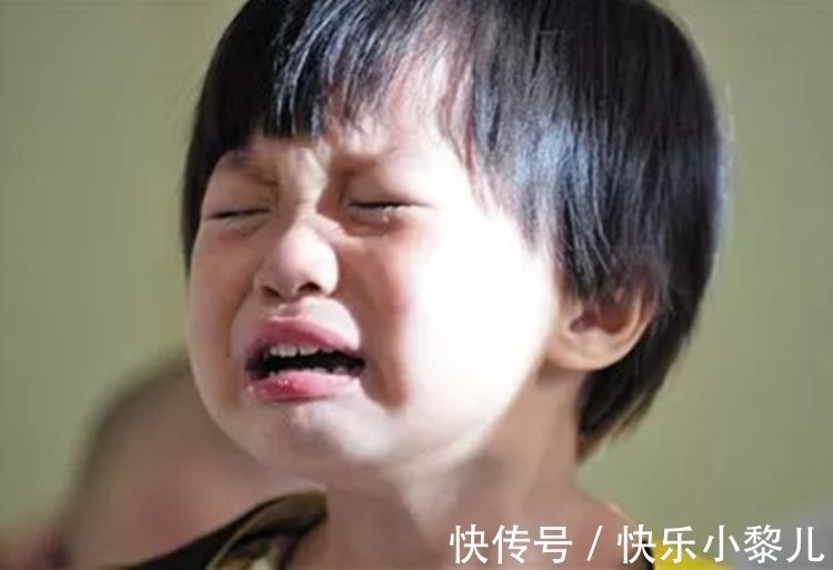 小帅|4岁孙子睡觉总捂着头,奶奶半夜扒开头发,忍不住掉下眼泪