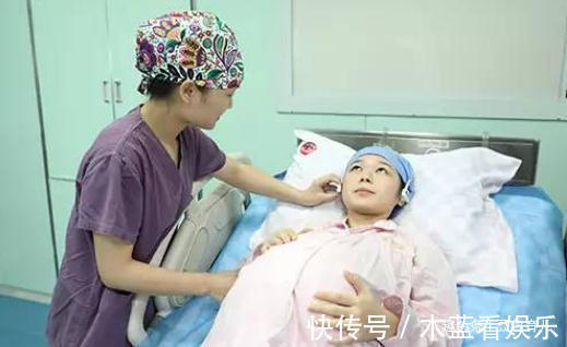 孕检|妈妈生二胎离世,4岁女儿在产房外不肯走,她打开小手医生哭了