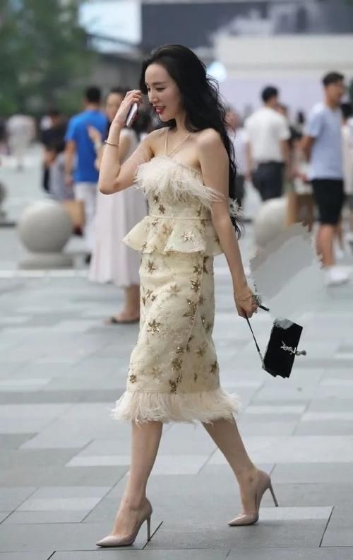 吊带 气质分为两部分,一部分是天生的,另一部分需要你的穿搭来体现