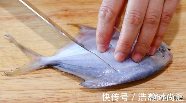 腥味|鲳鱼价格便宜，这样红烧着吃，滴上几滴醋，鱼肉鲜嫩，没有腥味