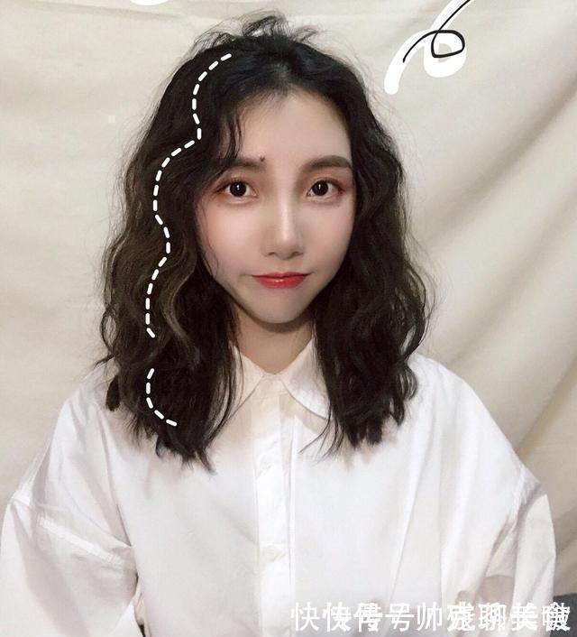 女生|脸大的女生，试试这5款“万能刘海”发型，巨显脸小