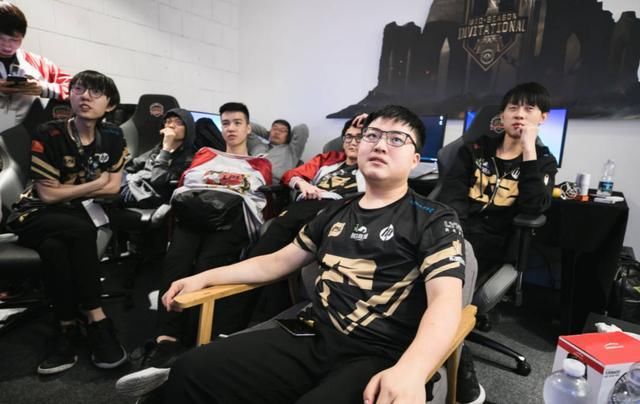 LPL|LPL再爆天价合同！刀圈大佬：Uzi手上有多份过亿的合同！