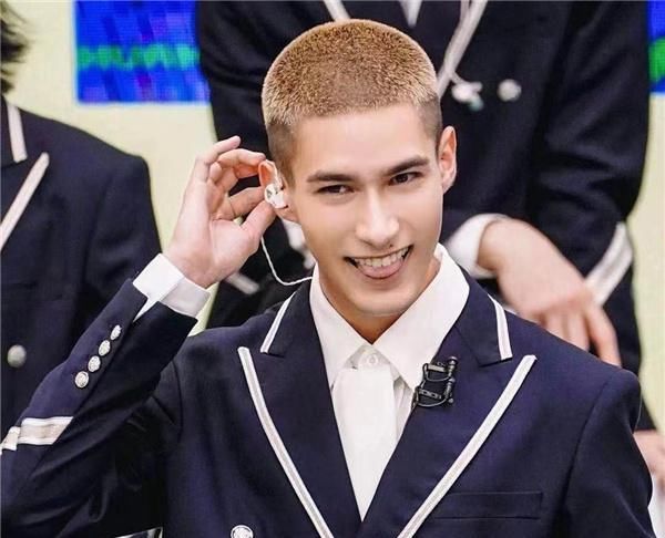 《创4》米卡素颜太能打，金靖不相信，让韩美娟约米卡现场认证